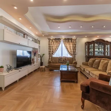 Kira's Lovely Massari Haráki