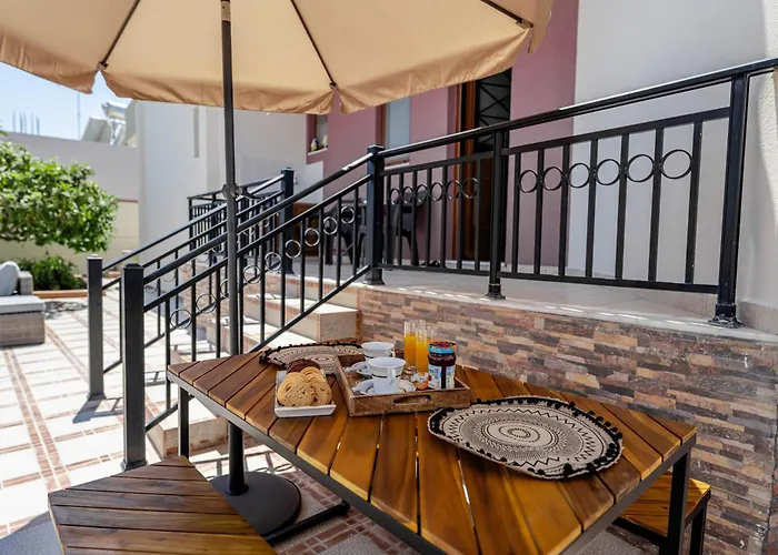 Kira's Lovely Massari Villa Haráki