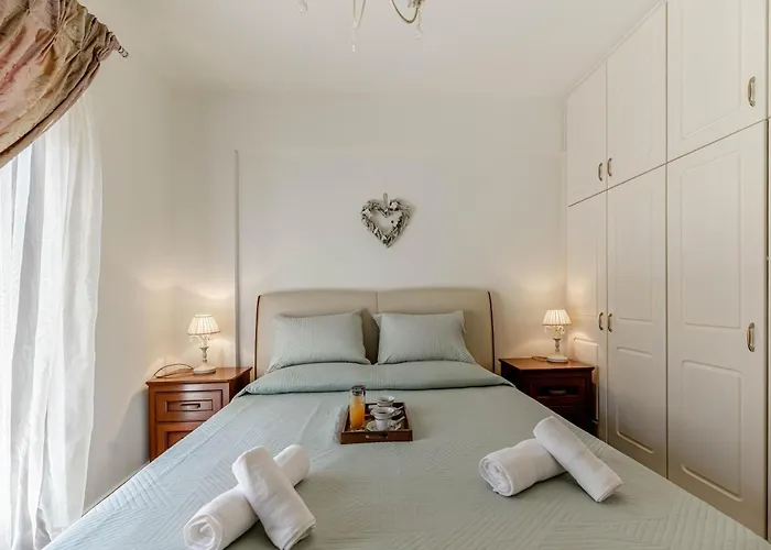 Kira's Lovely Massari Villa