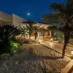 Kira's Lovely Massari Villa