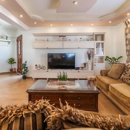 Villa Kira's Lovely Massari Haraki