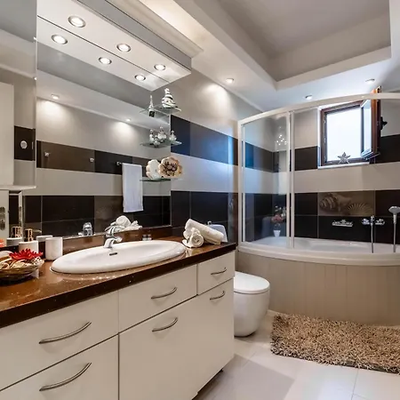 Kira's Lovely Massari Villa