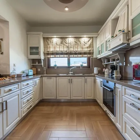 Vila Kira's Lovely Massari