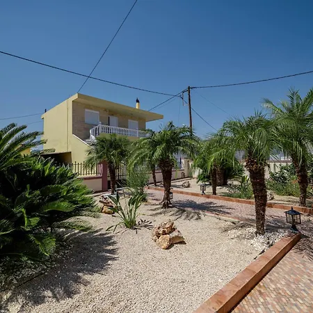 Kira's Lovely Massari * Haraki